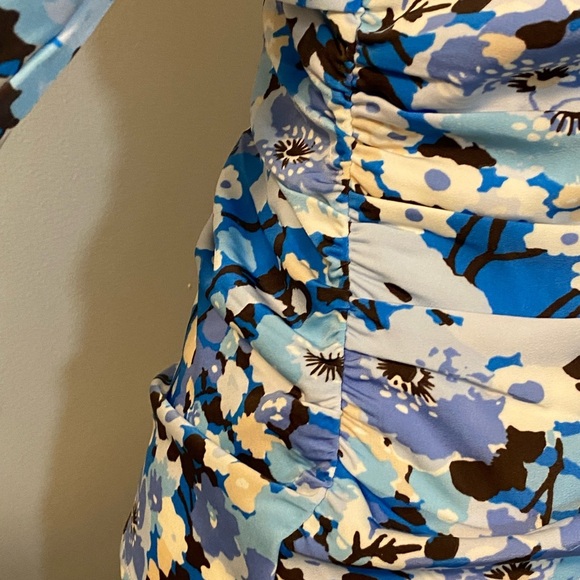 Rails Lisa Zinnia top size small. Button down w/ ruching on the sides and front - Picture 7 of 9